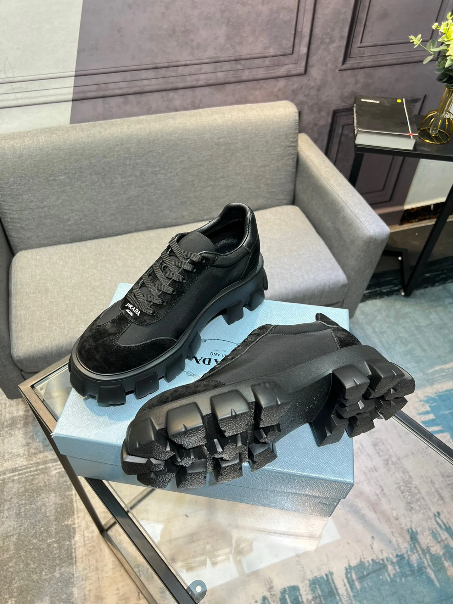 Men's shoes 💰540 Prada Latest 2025ss spring and summer catwalk series Thick-soled platform platform Casual sports shoes Couple style ☑️ Bold contrasting bright colors and fashionable combination Casual sports style design with exquisite details Classic personalized gear thick sole Increased comfort and unique modern trend style 🚩 Fabric: Cowhide ➕ Cloth Lining: Sheepskin Outsole: Original molded ultra-light foam material Sole thickness: 4.5CM Size: 35-45 (Female 40, Male 45, customized, non-returnable)